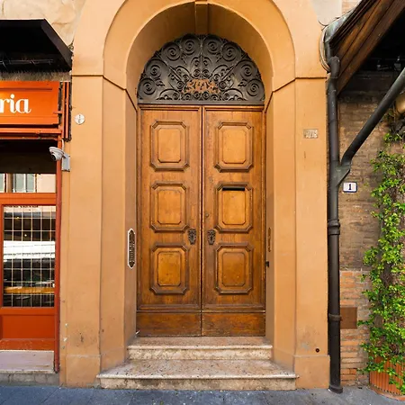 Pignattari - Piazza Maggiore View, Болонья